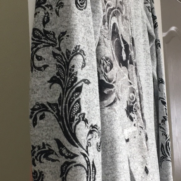 Rose detailed zip up - Picture 3 of 3